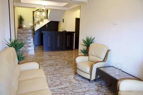 Hotel Anna Junior Targu Jiu Bagian luar foto