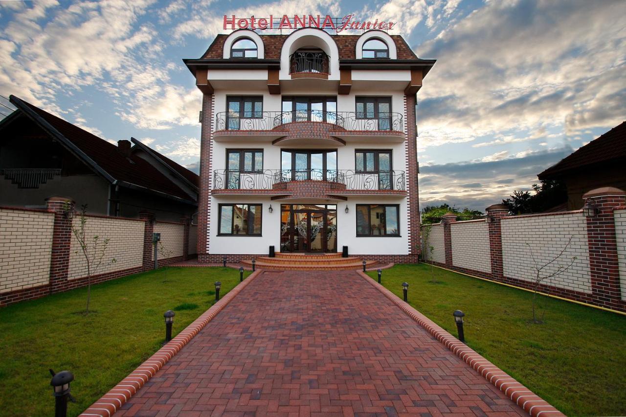 Hotel Anna Junior Targu Jiu Bagian luar foto